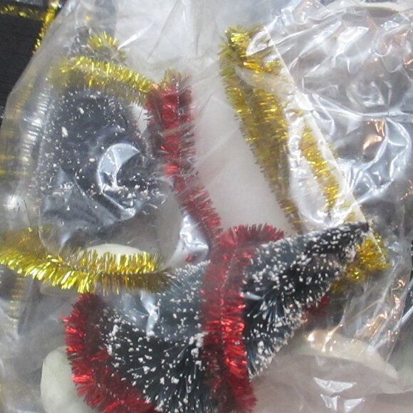 NEW Lot of 19 VINTAGE LEMAX Christmas trees bottle brush w frosted snow. 3 sizes - Picture 3 of 5